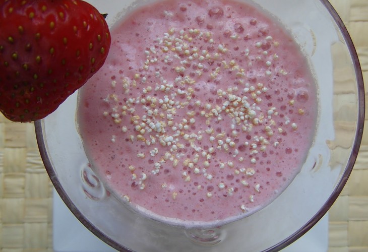 Pyszny koktajl truskawkowy A B